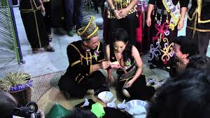 Ambuyat butod hinava pinaasakan perkahwinandalam adat perkahwinan kaum kadazan,satu upacara khas dibuat. Kadazan Dusun Community Life Cycle Steemkr