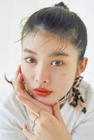 馬場ふみかのセルフメイク事情 あいみょんのライブに行く日は ヘアアレンジ メイクタイプ すっぴん風メイク