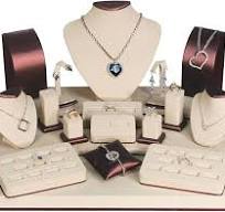 Amazon.com: Deluxe Beige Jewelry Display Stands Set - 19 ...