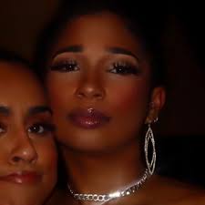 AJ Marie (@__ajmarie)