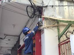Layanan seperti pengajuan pemasangan listrik, pengajuan naik tegangan, cek tagihan listrik pln, pembayaran listrik hingga komplain. Teknisi Listrik Pln Bojonegoro Mahasiswa Teknik Elektro Uti Terjun Ke Lapangan Tukang Instalasi Listrik Tewas Kesetrum Viral Trendings