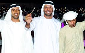 وأضافت، في تعليق على صورة أخرى تجمعها بالنعيمي: Ø£ÙØ±Ø§Ø­ Ø¨Ø§Ù„Ø¹Ø¨Ø¯ Ø§Ù„Ù†Ø¹ÙŠÙ…ÙŠ ÙÙŠ Ø§Ù„Ø¹ÙŠÙ†