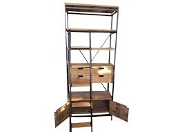 Cette étagère sobre et moderne de style industriel fabriquée en bois de manguier et métal présente 5 niveaux pour organiser votre salon. Bibliotheque Etagere En Acacia Et Metal Noir Style Industriel Loft