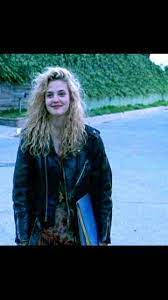 Drew Barrymore 90 S Grunge Curls Poison Ivy Drew Barrymore 90s Drew Barrymore Drew Barrymore Hair