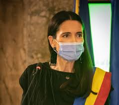 Liviu pleșoianu a revenit cu un video demențial cu clotilde armand și nicușor dan. Clotilde Armand L A Dat AfarÄƒ Pe Arhitectul È™ef Al PrimÄƒriei È™i A Pus O NouÄƒ Conducere La PoliÈ›ia LocalÄƒ Spotmedia Ro