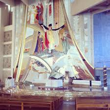 Mosaico Da Catedral De Castanhal Estado Do Para Brasil O Artista Marco Ivan Rupnik Que E Artista E Teologo De Nacionalidade Esl Arte Sacra Igreja Catedral