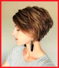 Wenn sie haarfarbe oder graue haare gefärbt haben, können sie in kurzen haarschnitten prächtig aussehen, wenn sie es für ihre persönlichkeit und ihren wunsch richtig wählen. Locken Frisuren Lang Blond
