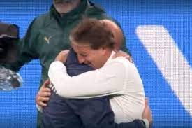 Roberto mancini e gianluca vialli ai tempi della sampdoria e l'abbraccio dell'altra sera a wembley. H1emdzyulpm6dm