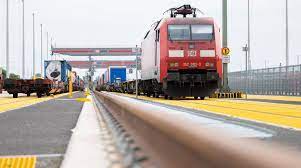 Der fahrgastverband pro bahn mahnt im falle von streiks vor allem zu rücksicht auf berufspendler, will aber das recht auf streik nicht beschnitten sehen. Deutsche Bahn Train Drivers Vote For Strike The Limited Times