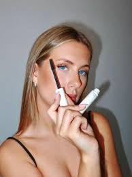 Leah Isadora Behn Mascara