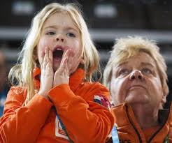 Toch schittert de voormalig olympiër in afwezigheid. Prinses Amalia Met Oud Zwemster Erica Terpstra