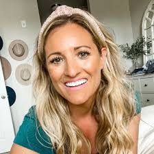 Marissa Hughes's Instagram, Twitter & Facebook