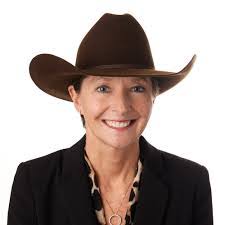 Brooke Fielding's Instagram, Twitter & Facebook