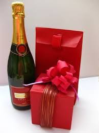 Here's how much money you should really be giving for a wedding gift. Appropriate Gifts For A Second Wedding