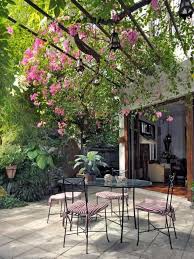 Gartenlaube Und Pergola Begrunen Welche Pflanzen Eignen Sich Diy Pergola Hintergarten Outdoor Dekorationen