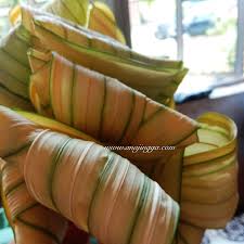 Detikfood merangkum 5 jenis ketupat unik di indonesia seperti berikut Ketupat Daun Palas Menu Warisan Hari Raya