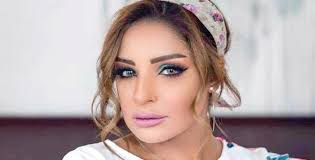 اسمها الحقيقي (مريم جاسم البلوشي) ،نشأت في أسرة فنية فوالدها كان عازفًا جيدًا للعود، وهي الشقيقة وسطى للممثلات (مي) و(هند البلوشي). Kaguwdiavywx9m