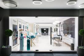Sequence paris international hair salon is both a french and english speaking hair salon in paris for women, men hair cut and children, specialised in colour, highlights, and advanced hair cut. Hairdressers Near Me Hair Salons Near Me Best Hair Salons Near Me Alanakristian