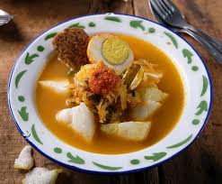 Anda bisa menemukan lontong sayur dengan cara yang mudah karena banyak sekali penjualnya. 7 Kreasi Lontong Untuk Dimakan Bersama Keluarga Di Idulfitri