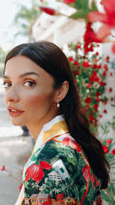 NORA KAHN 💗😍 Wunderschön! Oe24.tv Society Expertin Nora Kahn trägt bei  der ECHO Preisverleihung 2018 die Maschalina Statement Ohrringe 'Little  Skyscraper'! Hier zum Nachshoppen: https://goo.gl/D94j13 #norakahn #oe24  #echo