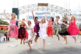 Jedes jahr feiern millionen von menschen das oktoberfest in münchen. Wiesn Stimmung Beim Oktoberfest 2015 Top10 Berlin Blog