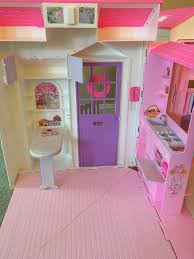 Generous size that can be worn over any outfit. 1996 Barbie Folding Pretty Doll House Original Box Unfolds Into 3 Rooms Bedroom Lamp Works Lights Up Accessor Barbie Doll House Barbie Dolls Barbie House