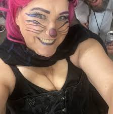 أضف لمسة من التميز إلى مظهرك مع...