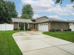 1529 W 74th Ave, Merrillville, IN 46410