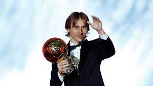 Luka modric got the first position with 753 points, cristiano ronaldo was second with 476 points and antoine griezmann positioned third 414 points. Modric Awarded World S Best Player In Controversial Fashion The Phoenix