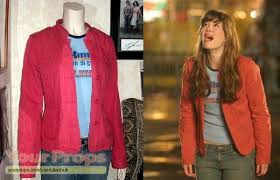 When wendy christensen has a vision of an accident on a roller coaster, resulting in her and her friends' deaths, she instantly begins to panic and gets off the ride, causing some of her friends to get off as well. Final Destination 3 Mary Elizabeth Winstead Wendy Hero Roller Coaster Outfit Original Movie Costume