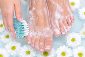 Beberapa saran di bawah ini. 7 Cara Menghilangkan Bau Kaki Bisa Pakai Bedak Bayi Berkeluarga