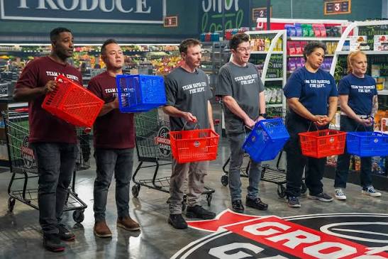 The heat is on 🔥‼️🛒 Guy Fieri is teaming up firefighters with their all- star chef friends for a one-hour grocery showdown. Watch an all-new episode  of #GroceryGames TONIGHT at 9|8c.