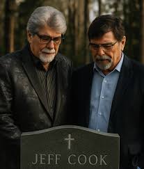 Teddy Gentry and Randy Owen recently made a quiet, heartfelt visit to the final resting place of their longtime bandmate, Jeff Cook. Standing in the peaceful surroundings, the two Alabama members paid