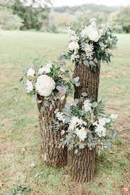 Rustic Stump And Floral Accents For Wedding Ceremony Backdrop Wedding Goldweddin Outdoor Wedding Decorations Wedding Ceremony Decorations Garden Party Wedding