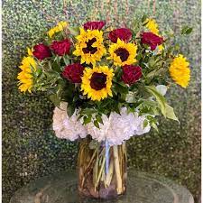 Our customers are our top priority, and we won't say yes to. Elegant Sunflowers Roses Elegant Flowers Fresno Florists Flowers In Fresno Ca Weddings Funeral Corporate Events Everyday Flowers
