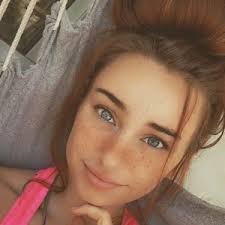 Eve Long (@evie2042)