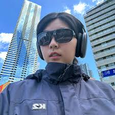 Artist 'Red' Hong Yi named inaugural FS Alum of the Year