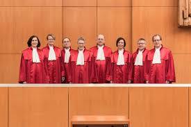 Die 16 richter entscheiden über. Bundesverfassungsgericht Lorenz Fotodesign Karlsruhe Oii Europe