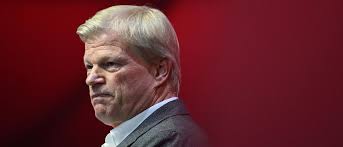Ich habe immer ein Symptom gespürt“: Oliver Kahn spricht über seine  Depression
