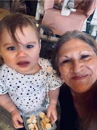 Julie Clubb's Instagram, Twitter & Facebook