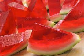 Togliamo i semi dalla polpa dell'anguria e anche quelli del melone. Sandia Rellena De Gelatina Y Vodka Ricette Foodie Banana