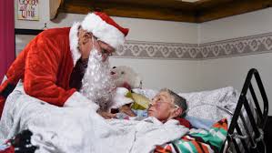 7 christmas gifts for men, based on their hobbies. Ninety Year Old Man Brings Christmas To Wife In Nursing Home