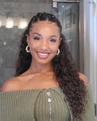 Ashlee West's Instagram, Twitter & Facebook