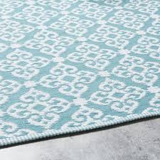 Aber hierzu sind die bewertungen anderer käufer sinnvoll und. Outdoor Teppich Blau Mit Weissen Grafikmotiven 140x200 Rosace Maisons Du Monde