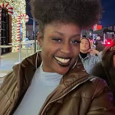 They said Whitney Houston was cussing Diddy out backstage.. I bet that was  funny as hell. 😂