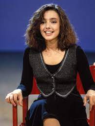 Scopriamo la sua vita sentimentale, la lotta contro la bulimia, curiosità su non è la rai. Le Ragazze Di Non E La Rai 25 Anni Fa L Ultima Puntata Del Programma Di Gianni Boncompagni Foto