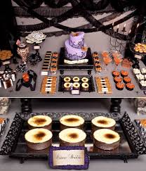 Victorian Halloween Part 1 Sweets Table Halloween Vitoriano Mesa De Sobremesas Comidas Para Festa De Halloween