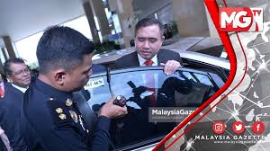 Kedua tangan kasar parno mulai bergerak mengurut kedua paha mulus itu hingga menyentuh pangkal paha riska. Terkini Anthony Loke Umum Kelonggaran Kenderaan Pasang Cermin Gelap By Malaysiagazette Tv