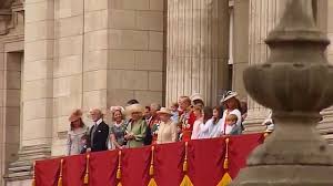 What happens during trooping the colour? Trooping The Colour 2015 Youtube