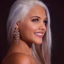 Savannah Kelly's Instagram, Twitter & Facebook